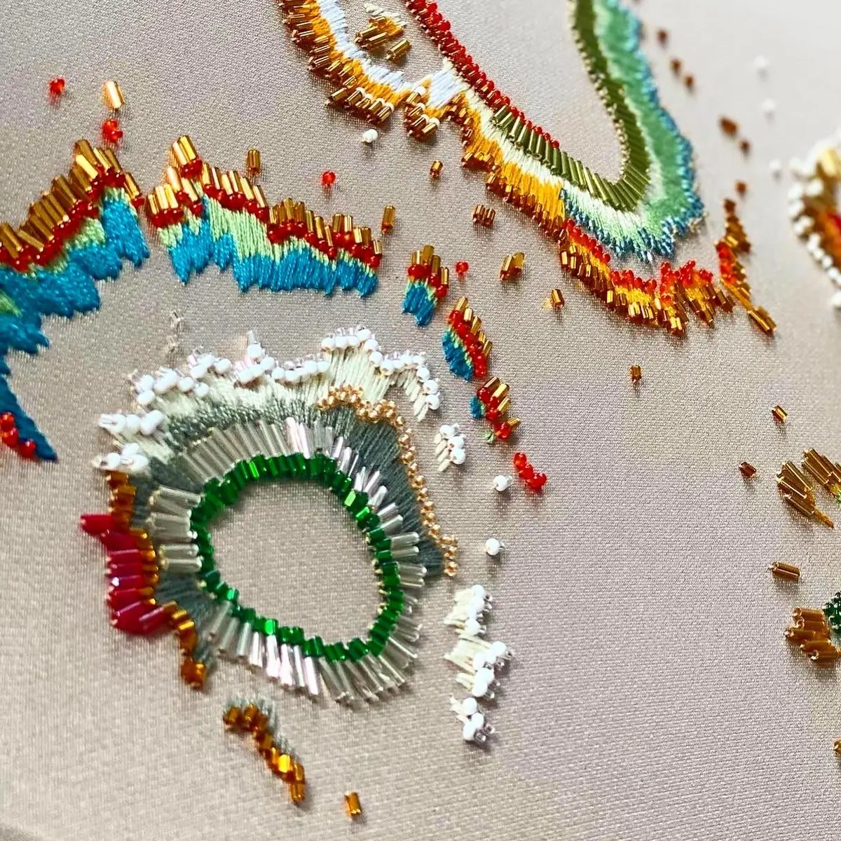 Creative_Contemporary_embroidery_and_beading_HCP26057_Isabel_Greenslade_01