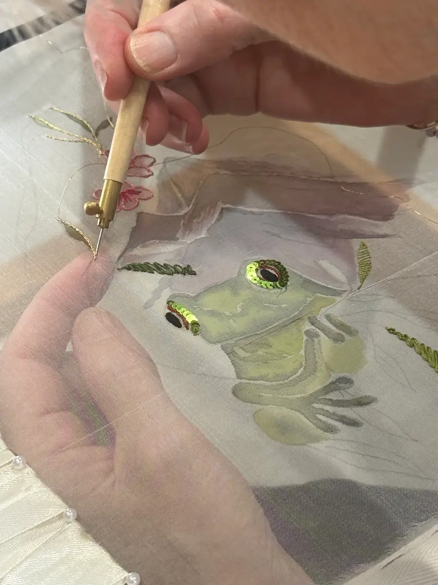 Where_the_Frog_Dreams_Hand_Embroidery_and_Introduction_to_Tambour_and_Silk_Painting_HCP26044_Eliza_Gomersall_03