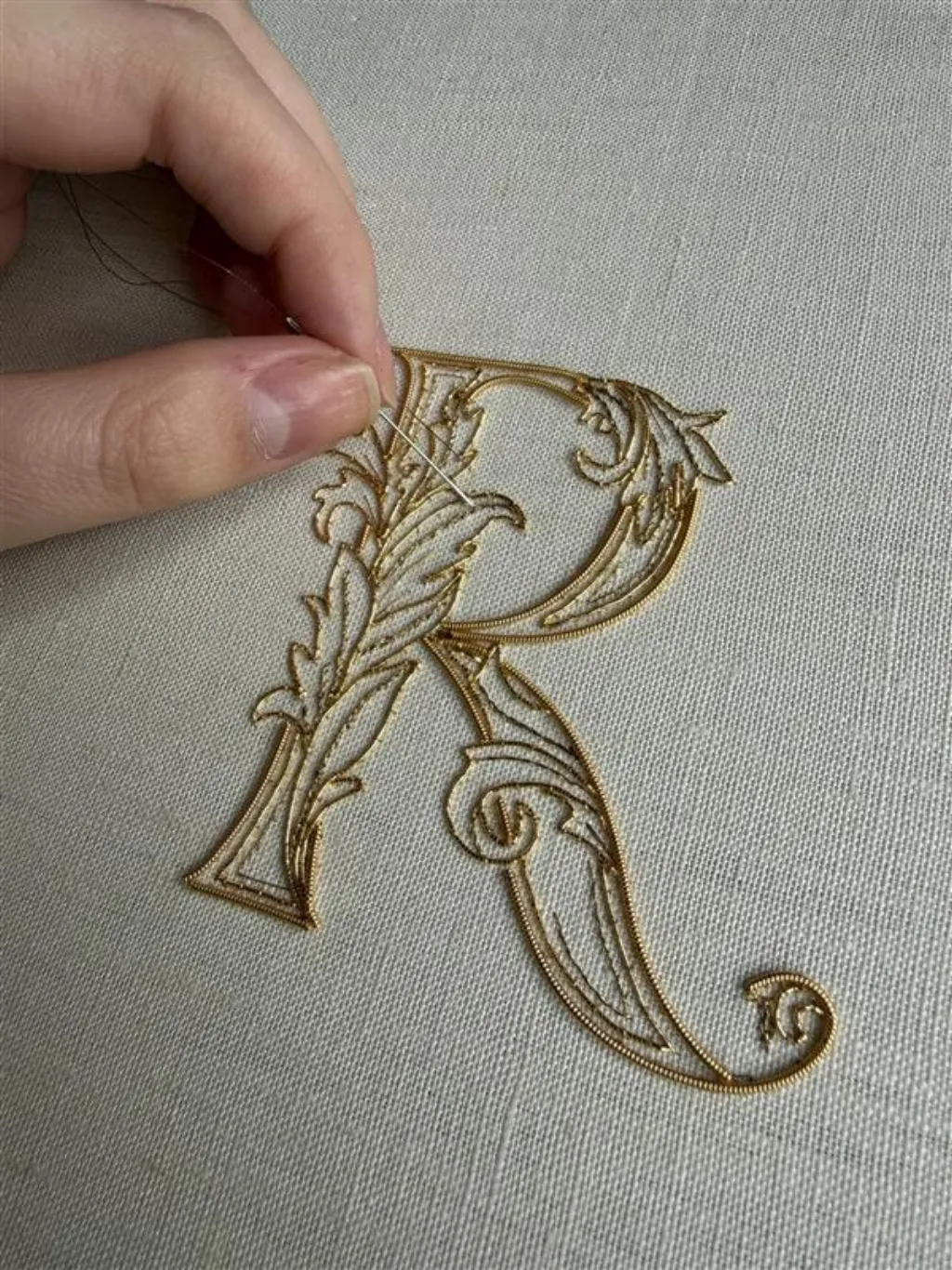 HCP26094-Monograms-From-Design-to-Embroidery-with-Studio-Gill.2