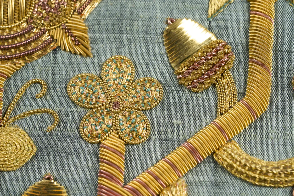 ONL26044 17th century sampler goldwork course.1